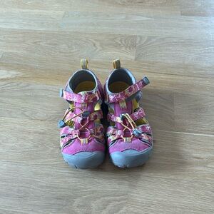 Keen Little Kid Close-toed Sandals